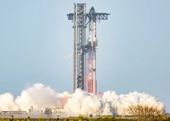 Elon Musk Claims First Mars Mission Will Launch Next Year