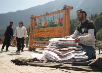 Hope Amid Horror: Pahalgam’s Fragile Return to Life After Kashmir Attack